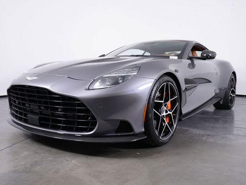 Used 2025 Aston Martin Vanquish image 27