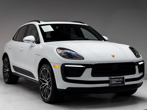 Certified 2026 Porsche Macan AWD/4WD image 34