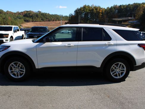 New 2026 Ford Explorer Active w/ Active Comfort Package image 6