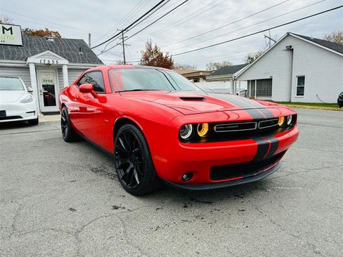 Used 2018 Dodge Challenger R/T image 7