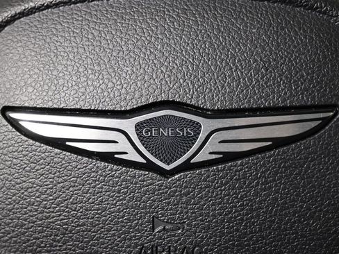Used 2025 Genesis G70 2.5T image 36