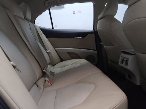 Used 2020 Toyota Camry XLE FWD image 19