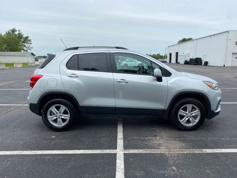 Used 2022 Chevrolet Trax LT w/ LT Convenience Package AWD/4WD image 8