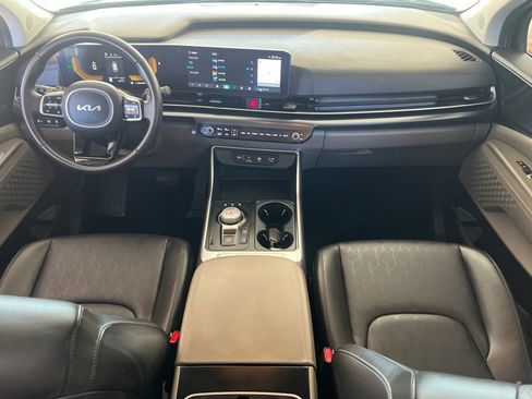 Certified 2025 Kia Carnival LXS FWD image 16
