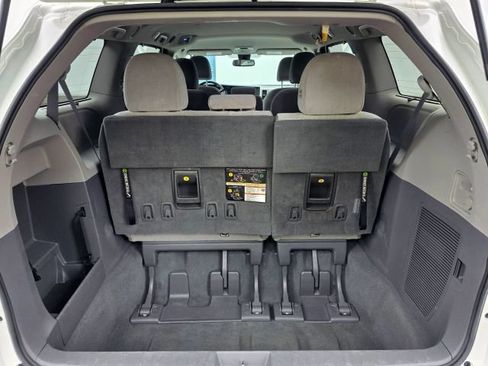 Used 2019 Toyota Sienna LE w/ LE Preferred Package FWD image 53