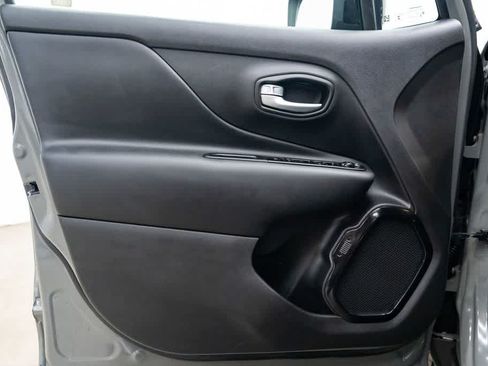 Used 2022 Jeep Renegade Altitude w/ Convenience Group AWD/4WD image 21