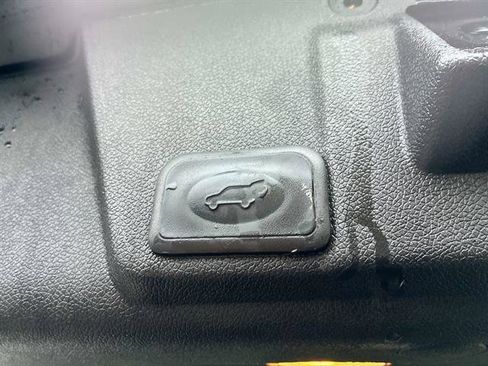 Used 2017 Chevrolet Traverse LT image 14