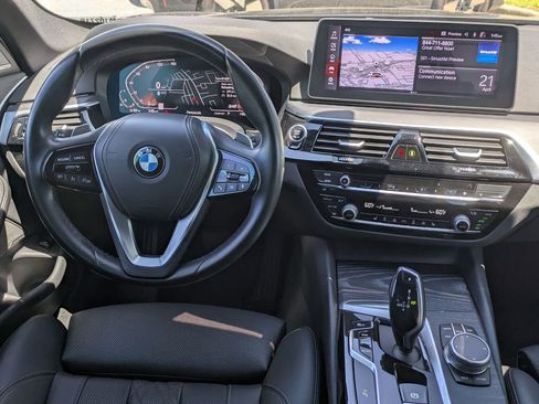 Used 2023 BMW 530i w/ Premium Package RWD image 27