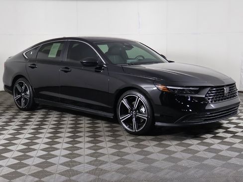 Used 2025 Honda Accord Sport image 2