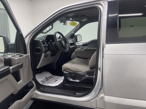 Used 2017 Ford F150 XLT image 9