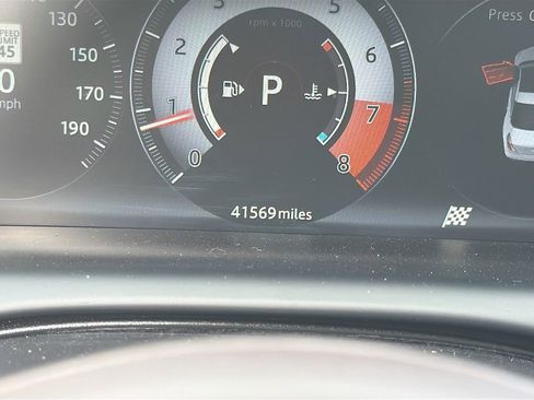 Used 2019 Jaguar XJ R-Sport image 41