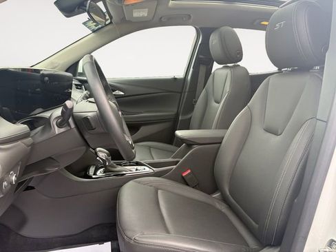 Used 2024 Buick Encore GX Sport Touring w/ Experience Buick Package FWD image 9