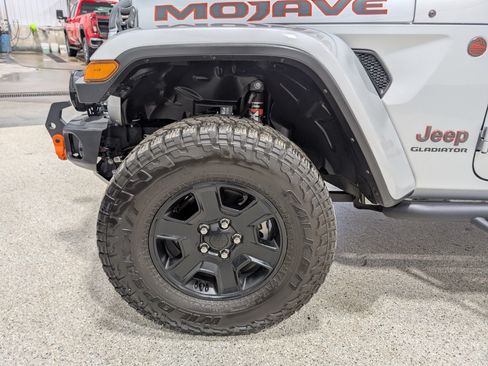 Used 2022 Jeep Gladiator Mojave w/ LED Lighting Group AWD/4WD image 11