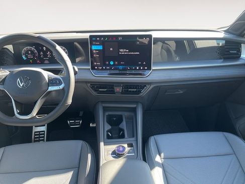 New 2026 Volkswagen Tiguan SE R-Line AWD/4WD image 10