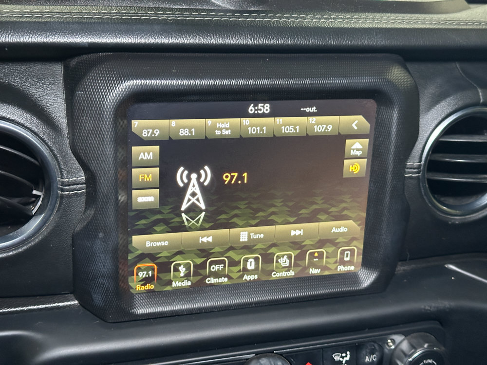 Used 2019 Jeep Wrangler Unlimited Sahara w/ Uconnect 4C Nav & Sound Group AWD/4WD image 31