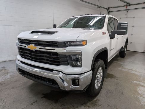 Used 2025 Chevrolet Silverado 3500 LT w/ Safety Package AWD/4WD image 11