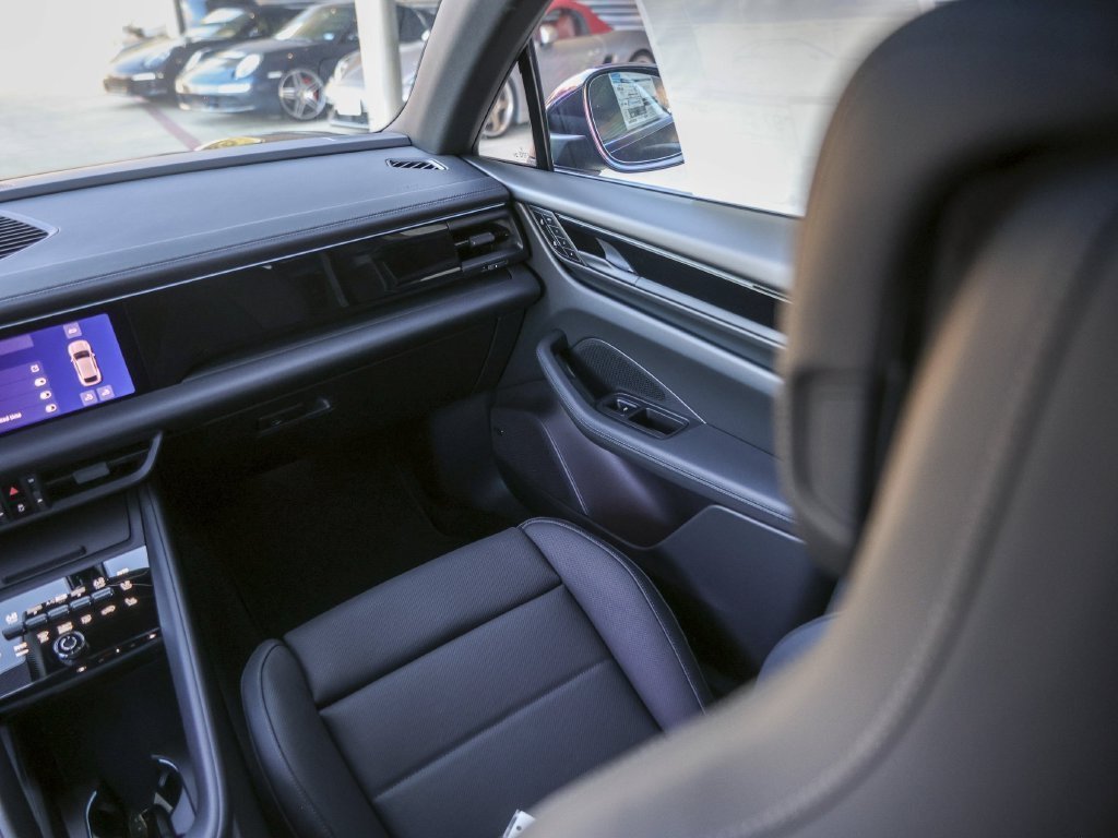 Certified 2026 Porsche Macan Electric RWD image 35