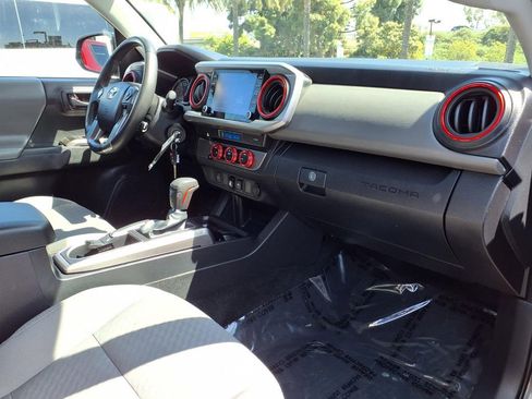 Used 2022 Toyota Tacoma SR5 RWD image 13