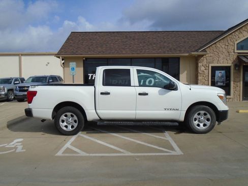Used 2018 Nissan Titan S w/ S Utility Package RWD image 4