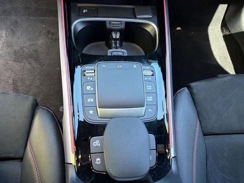 Used 2022 Mercedes-Benz GLB 35 AMG 4MATIC image 32