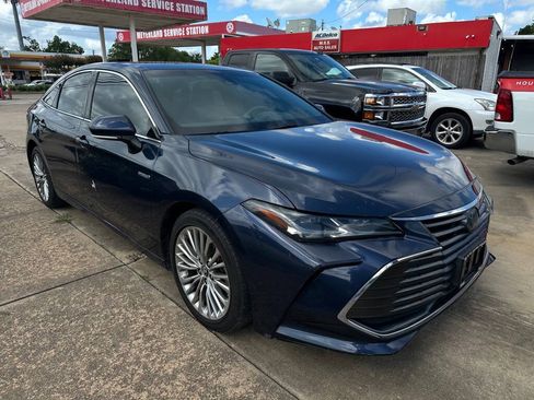 Used 2019 Toyota Avalon Limited FWD image 2