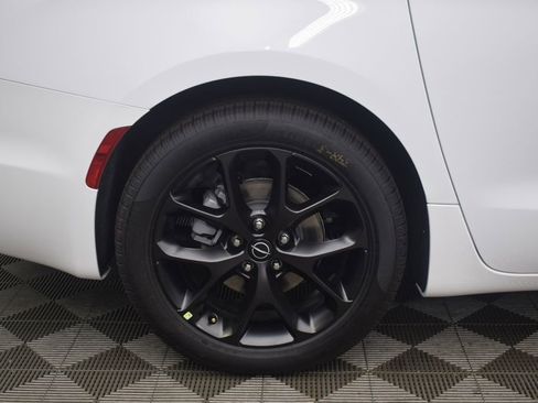 New 2026 Chrysler Pacifica Limited w/ S Appearance Package image 11