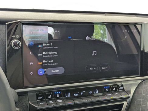 Used 2025 Toyota Camry XLE w/ Premium Plus Package image 18