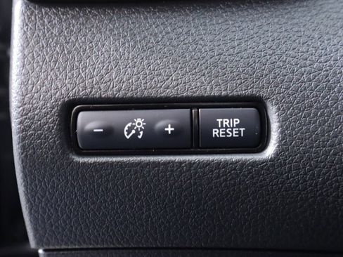 Used 2021 Nissan Rogue Sport S image 10