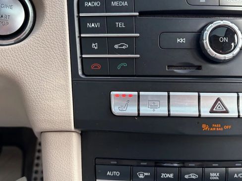 Used 2016 Mercedes-Benz E 350 4MATIC Sedan image 22