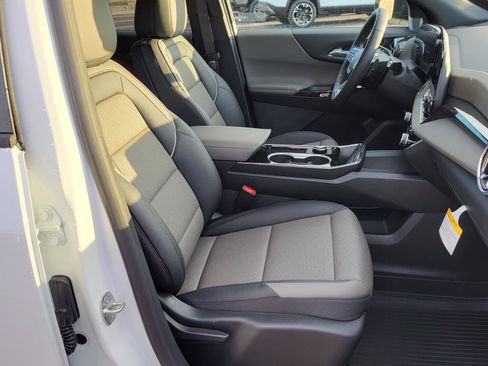 New 2026 Chevrolet Equinox LT w/ Convenience Package II FWD image 10
