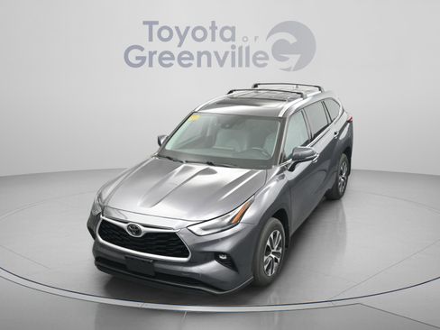 Certified 2021 Toyota Highlander XLE AWD/4WD image 24