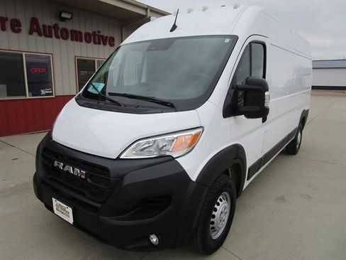 Used 2025 RAM ProMaster 2500 w/ Convenience Group FWD image 3