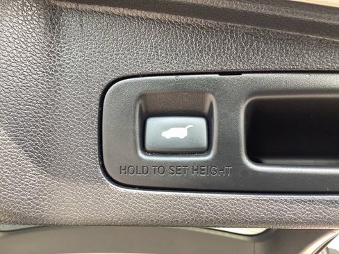 Used 2019 Honda CR-V Touring image 9