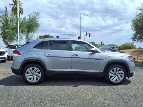 Used 2023 Volkswagen Atlas Cross Sport SE FWD image 4