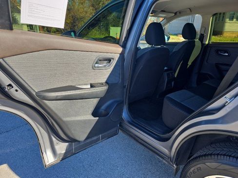 Used 2023 Nissan Rogue SV image 27