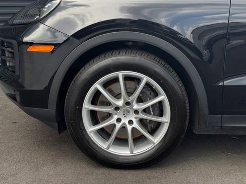 Used 2024 Porsche Cayenne AWD/4WD image 12