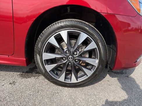 Used 2019 Nissan Sentra SR FWD image 9