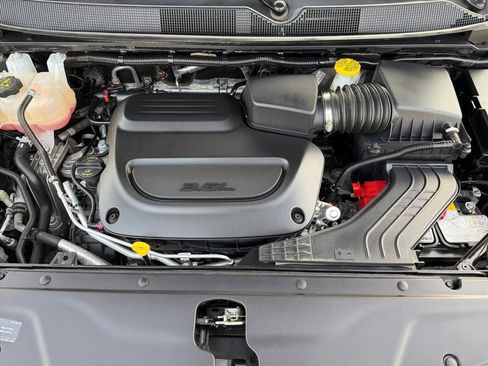 Used 2024 Chrysler Pacifica Limited w/ S Appearance Package image 21