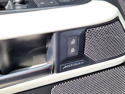 Used 2021 Land Rover Defender 110 SE image 21