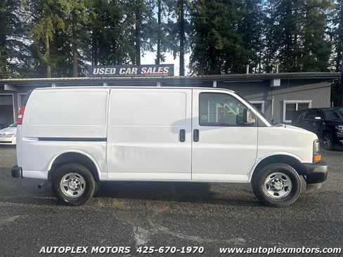 Used 2017 Chevrolet Express 2500 image 8