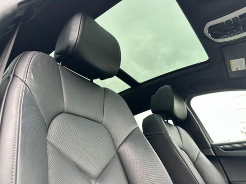 Certified 2025 Porsche Macan AWD/4WD image 18