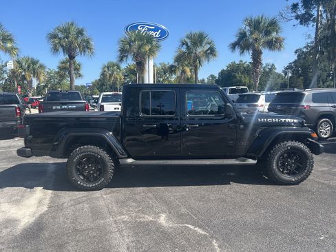 New 2025 Jeep Gladiator Sport image 9