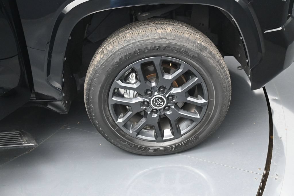 Used 2024 Toyota Tundra Platinum AWD/4WD image 39