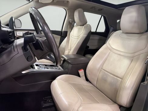 Used 2020 Ford Explorer Platinum w/ Premium Technology Package AWD/4WD image 10