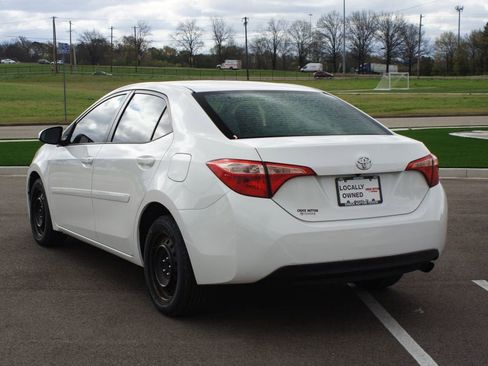 Used 2018 Toyota Corolla LE image 11