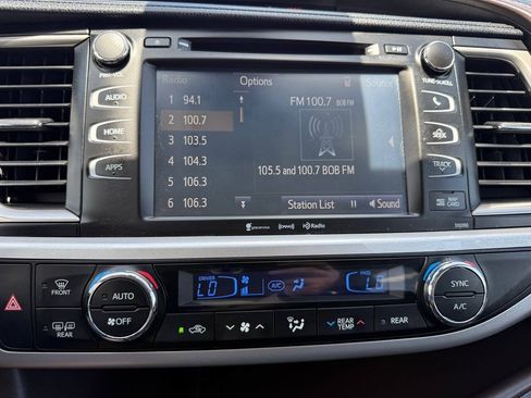 Used 2019 Toyota Highlander XLE AWD/4WD image 41