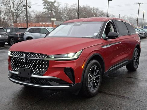 Certified 2024 Lincoln Nautilus Premier image 3