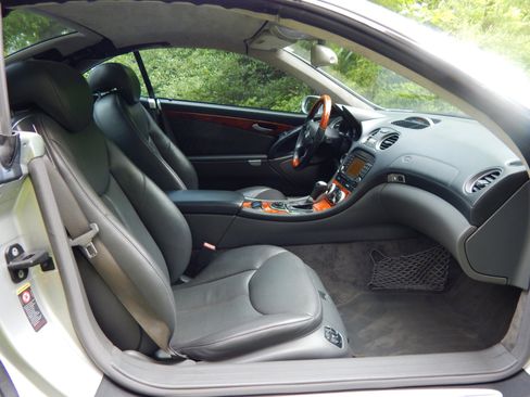 Used 2005 Mercedes-Benz SL 600 w/ AMG Sport Pkg image 17
