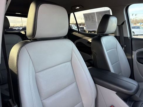 Used 2023 GMC Terrain SLT image 24