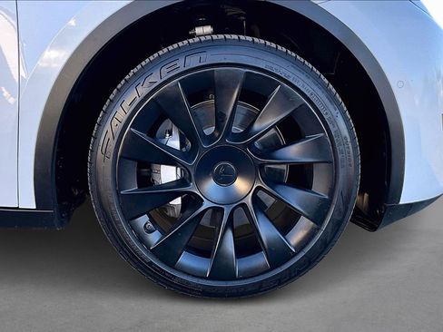 Used 2021 Tesla Model Y Long Range image 8